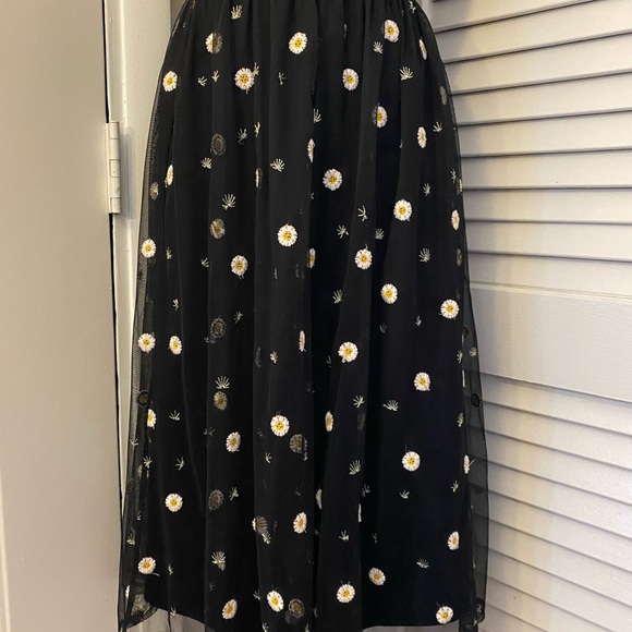 Torrid Black Midi Skirt with Daisy embroidered Pattern- Size 2X - Picture 2 of 9